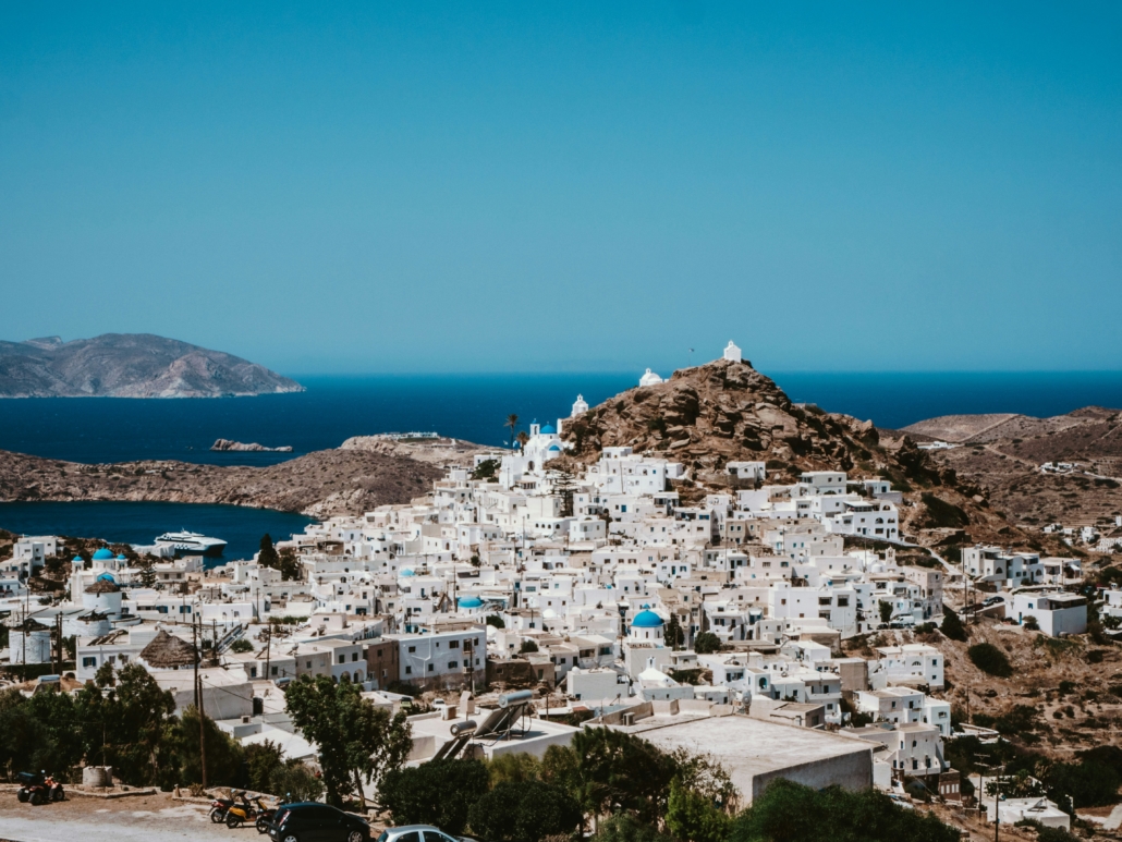 photo panoramique de l'ile de Ios dans les Cyclades