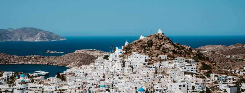 photo panoramique de l'ile de Ios dans les Cyclades